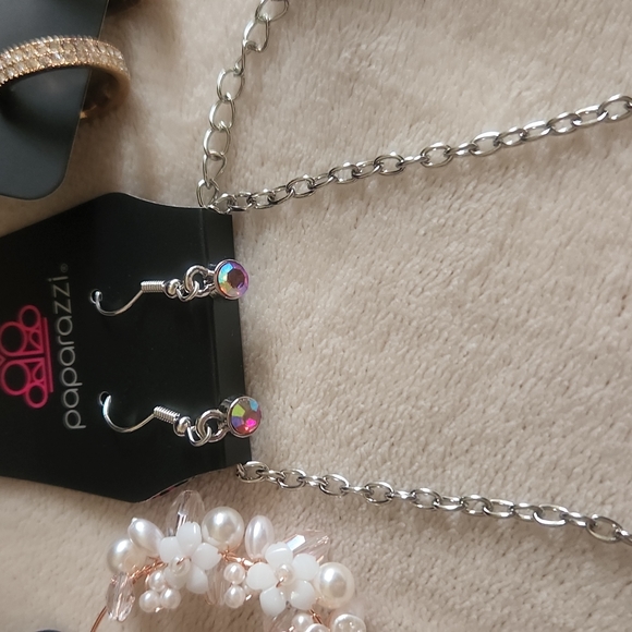 NWT- 4 Piece Paparazzi Jewelry Bundle- Iridescent, Pink, Copper, Gold - Picture 4 of 10